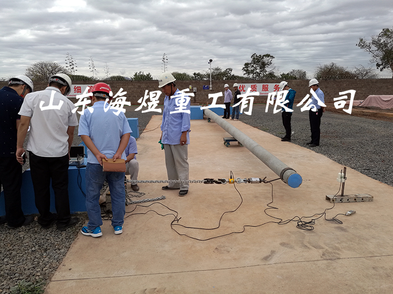 蒙內(nèi)鐵路項目測試鋼筋混凝土電桿